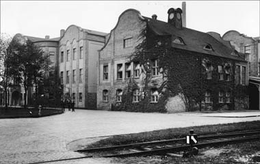 Alte Hauptverwaltung der AGFA Filmfabrik Wolfen
 Industrie- und Filmmuseum Wolfen (17 kb)